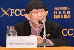 外国特派員協会で会見を行った大林宣彦監督