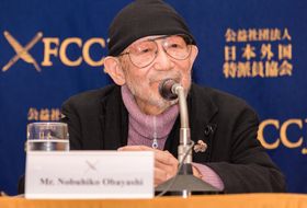 外国特派員協会で会見を行った大林宣彦監督