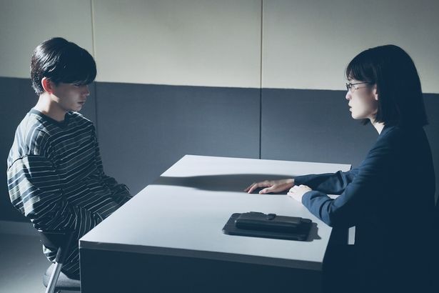 事件を追う刑事役に前田敦子