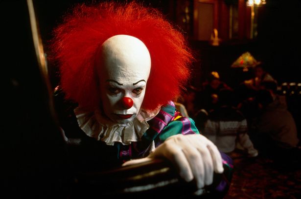 ミニシリーズ「IT/イット」(90)より、ティム・カリー演じるペニーワイズ