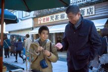 輪島の朝市で撮影された、舘ひろし演じる“おじさん”と盲目の少年の温かな交流。『港のひかり』の撮影秘話とは