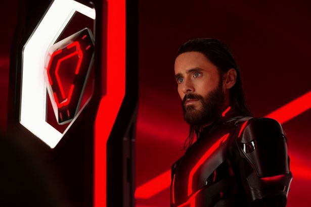 2位は映像がアップグレードされたシリーズ最新作『トロン：アレス』