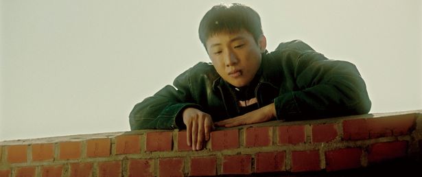 3つの異なる2020年秋を生きるドンジュンの物語が描かれる