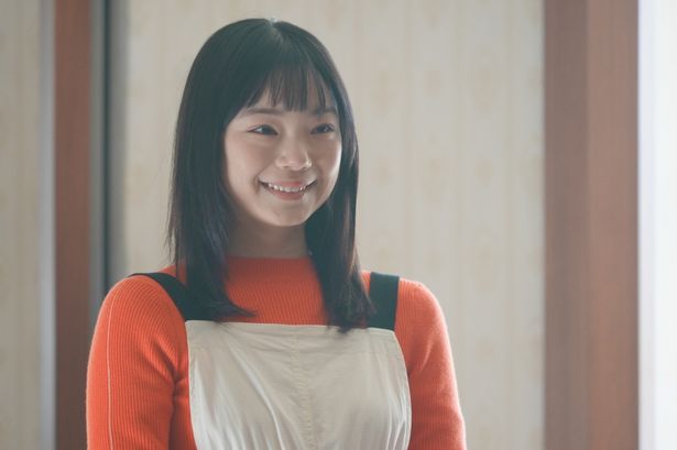 明るく朗らかな妻、柳沢玲子を古川琴音が演じる