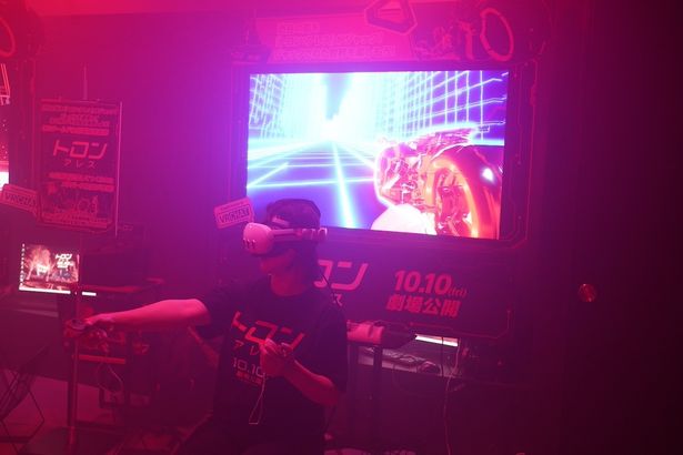 メタバース上の特設空間「『トロン：アレス』in VR Shibuya」の様子