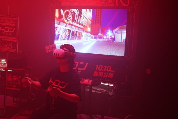 メタバース上の特設空間「『トロン：アレス』in VR Shibuya」の様子