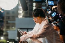 戸籍売買を行うタクヤを演じた北村匠海のメイキング写真