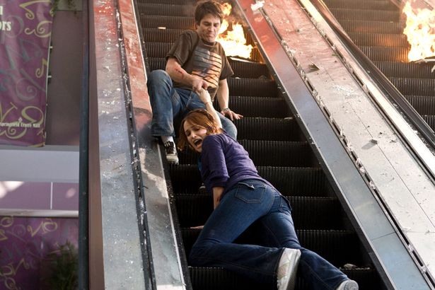 3Dで製作され大ヒットを記録した第4作『ファイナル・デッドサーキット』