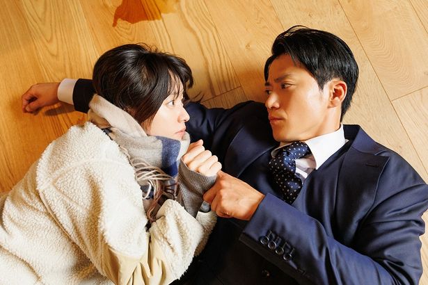 「人に触れられない」壮亮(小栗)と「人の目を見られない」ハナ(ヒョジュ)の恋を描く「匿名の恋人たち」