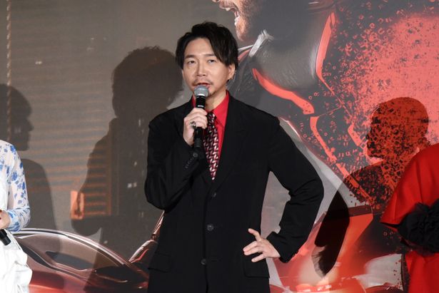 AI兵士アレス役の日本版声優を務めた諏訪部順一