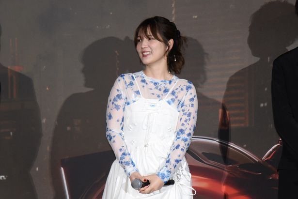 アレスと大きく関わる、物語の鍵を握るキャラクター、イヴを演じた内田真礼