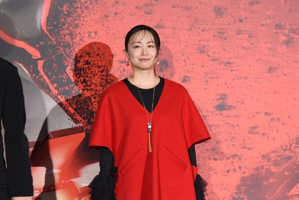 現実世界に送り込まれるAI兵士・アテナを演じた田村睦心