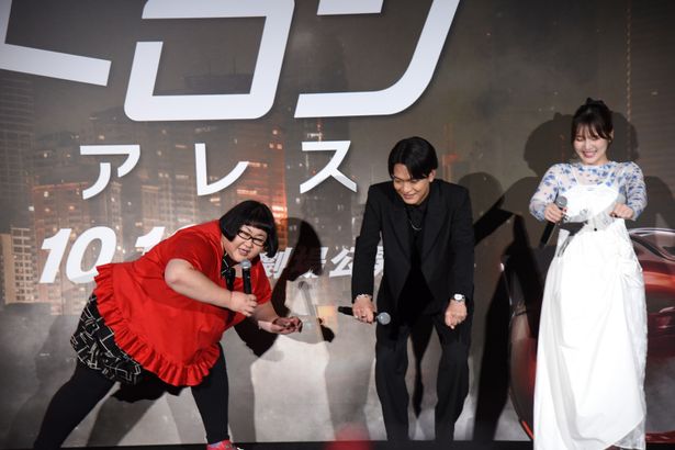 安藤は、劇中に登場するバイク“ライトサイクル”にちなんだトークを展開