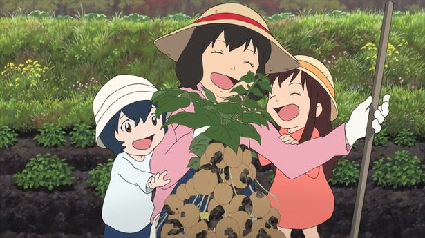花の姿を通して、母性と孤独の強さを描く『おおかみこどもの雨と雪』
