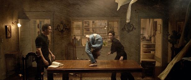 アーニー・ジョンソンの婚約者の弟が悪魔に憑かれたことを発端とする(『死霊館 悪魔のせいなら、無罪。』)