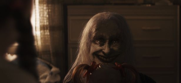 また邪悪な悪魔の存在が…(『死霊館 最後の儀式』)