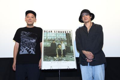 トークイベントに登壇した真利子哲也監督(左)と池松壮亮(右)