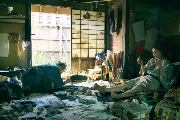 『おーい、応為』で長澤まさみが、浮世絵師、葛飾北斎(永瀬正敏)の弟子で娘の応為役