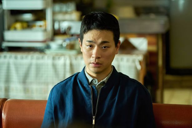 世界一の篆刻家と評される男性の息子ドンファンをパク・ジョンミンが演じる『顔』