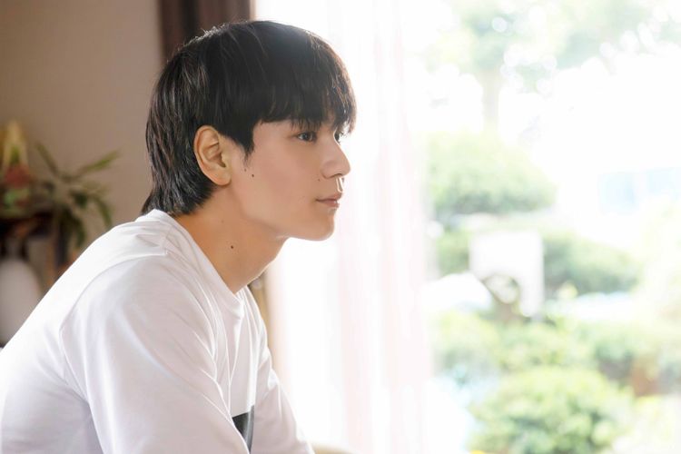 豆原一成演じる拓磨の転機！『富士山と、コーヒーと、しあわせの数式』憧れの店主との出会いを映す本編シーン
