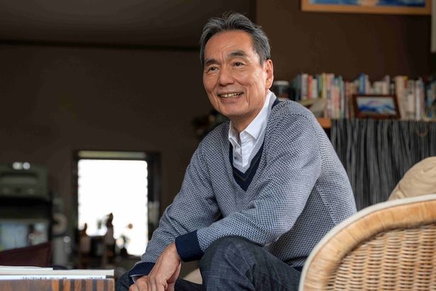 長塚京三演じる安藤偉志は文子の夫であり拓磨の祖父。富士山が好き。