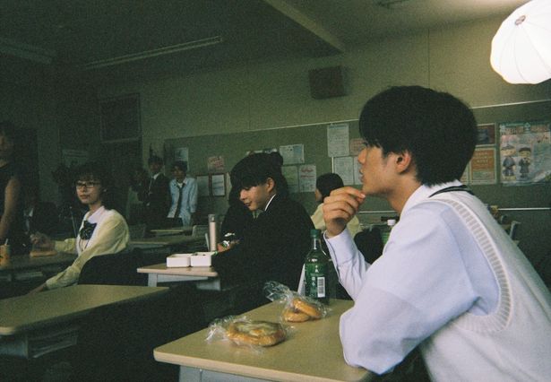 長尾謙杜と山田杏奈がインスタントカメラで撮影した貴重なショット