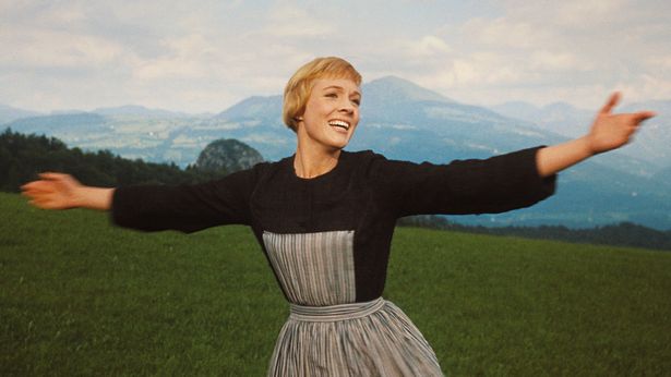 【写真を見る】製作60周年を迎えたミュージカル映画の最高峰『サウンド・オブ・ミュージック』