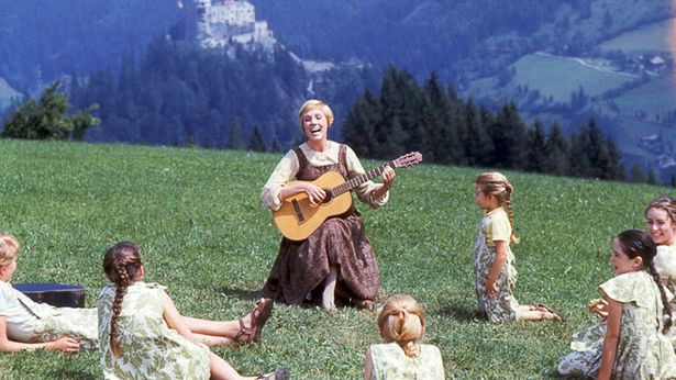  マリアの明るさと歌でトラップ家の子どもたちの心をひらいていく