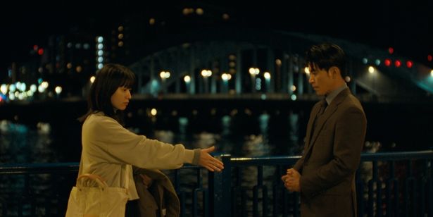 潔癖症の壮亮に、手を差しだすハナ(「匿名の恋人たち」)