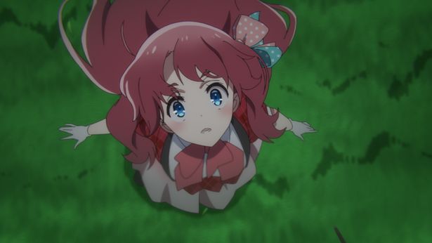 メンバーたちと共にアイドル活動するゾンビィ、源さくら(劇場版『ゾンビランドサガ ゆめぎんがパラダイス』)