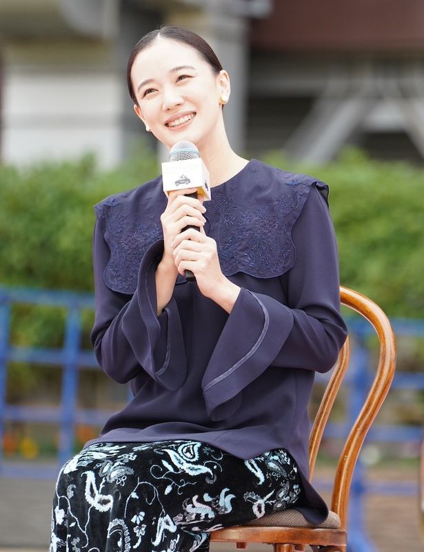高野すみれの若かりし頃を演じた蒼井優