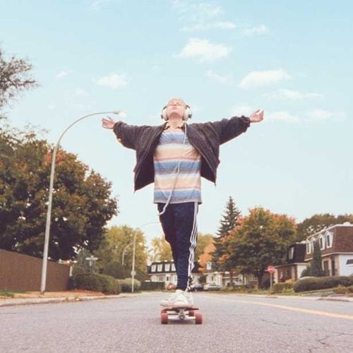 ついにオアシス来日！『Mommy／マミー』の「Wonderwall」に、『スナッチ』の「Fuckin' In The Bushes」など映画を彩ったヒットナンバーたち
