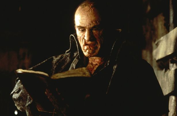 【写真を見る】ロバート・デ・ニーロが演じた雄弁で知的な“怪物”(『フランケンシュタイン (1994)』)