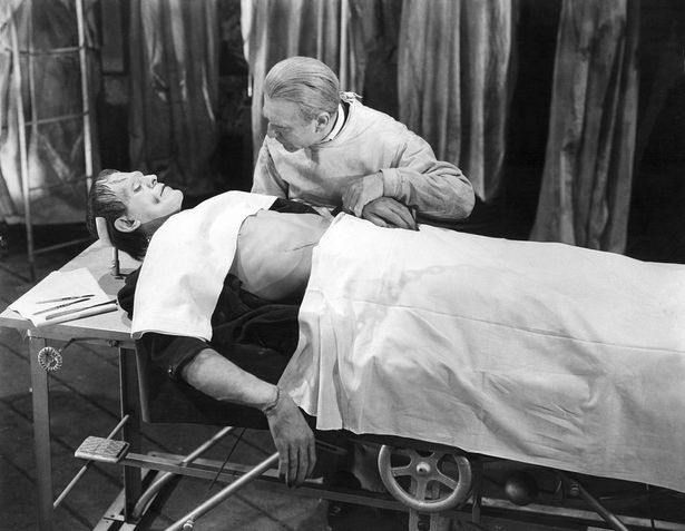 四角い頭部と首のボルトを特徴とする怪物の造形が定着(『フランケンシュタイン (1931)』)