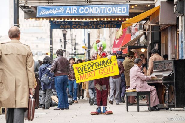 ピエロの派遣会社で働くアーサー(＝ジョーカー)