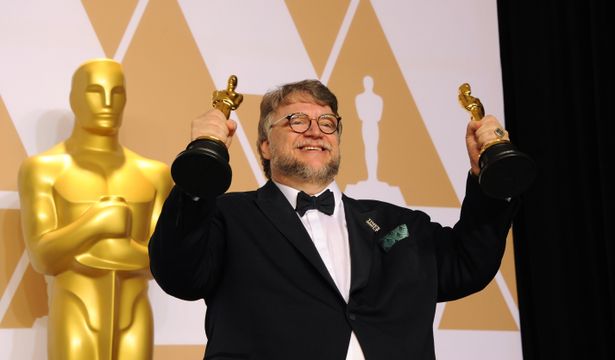 地元メキシコの盟友キュアロン、イニャリトゥに続いてアカデミー賞監督賞を手に入れたデル・トロ監督
