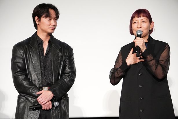 『愚か者の身分』公開記念舞台挨拶の様子