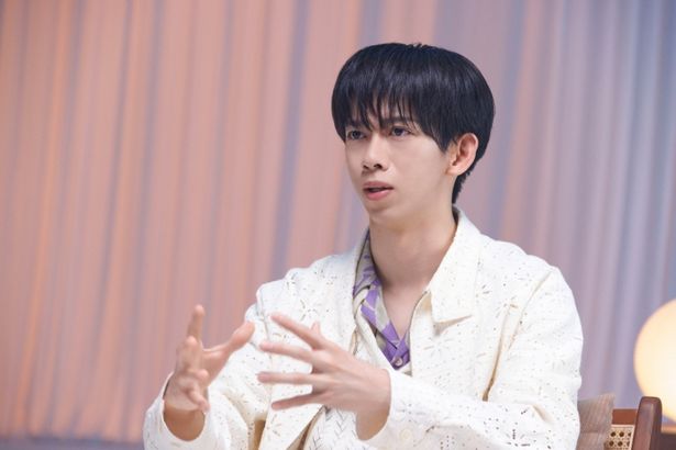 インタビューでのリョウガの様子