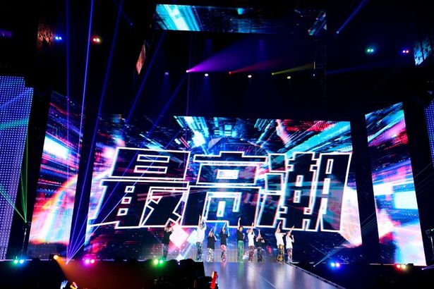 アンコールでの「踊ライナー」のパフォーマンス