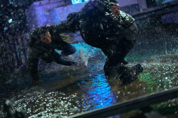 俳優たち渾身の“豪雨の大激闘”シーンは見逃せない！