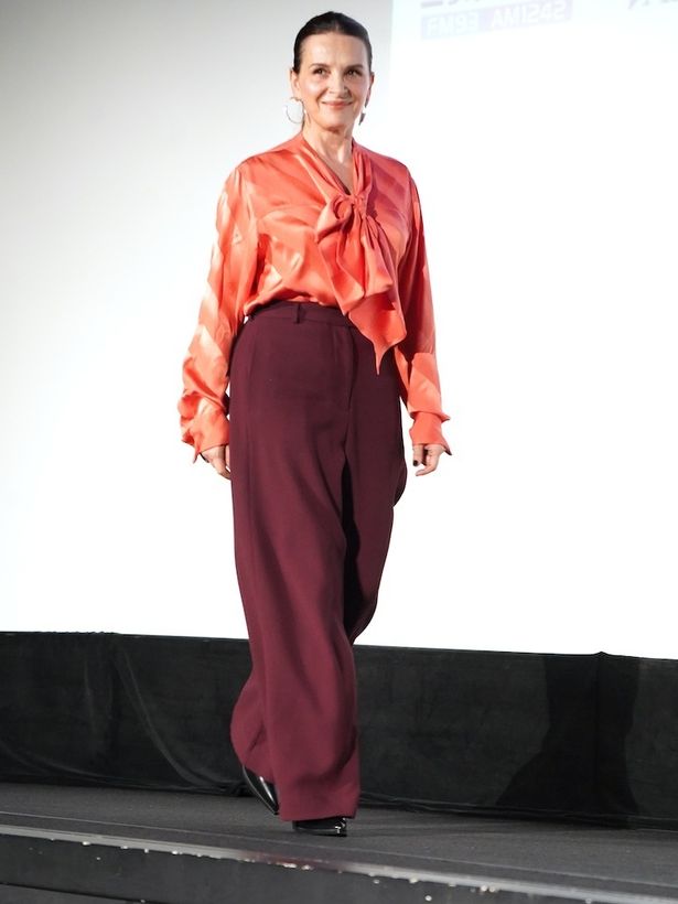 ジュリエット・ビノシュの登場に会場は大きは拍手に包まれる