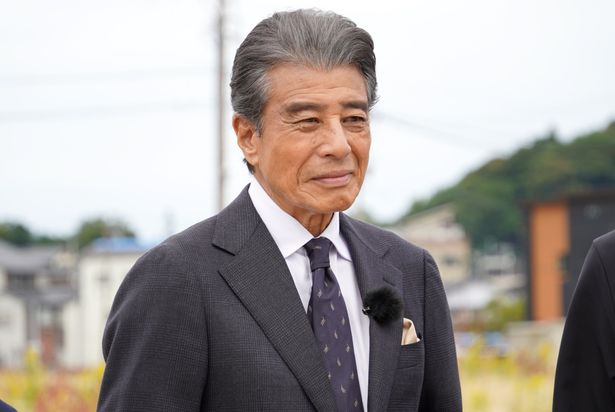 「朝市がこのような状態になっているとは夢にも思っていませんでした」と話した舘ひろし