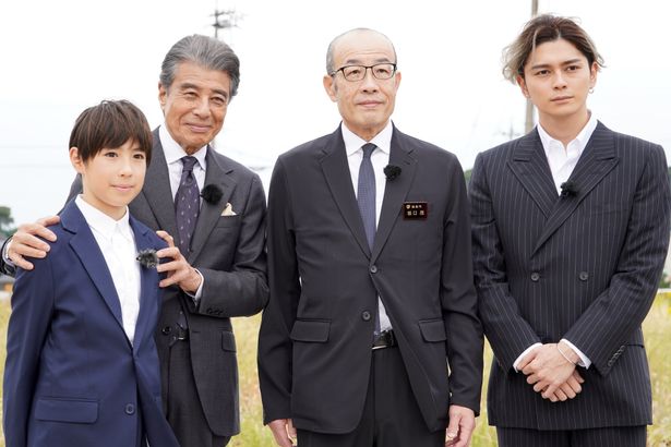 舘ひろし、主演作『港のひかり』を引っ提げて眞栄田郷敦＆尾上眞秀らとロケ地を再訪。地元の人々にエールを送った