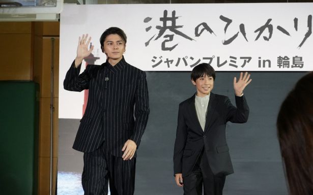 眞栄田郷敦＆尾上眞秀、大歓声を浴びながらレッドカーペットを闊歩