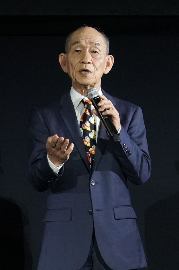 三浦と幸太を見守る荒川定敏役の笹野は、「皆さん、こんばんは！頑張っているかーい！」と挨拶