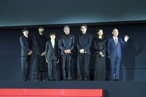 豪華なメンバーの登場に、会場も大興奮