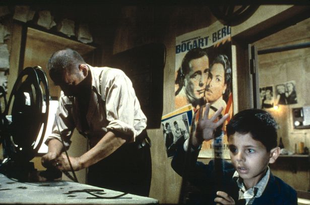 映画に魅せられた少年は映写技師と心を通わせていく『ニュー・シネマ・パラダイス』