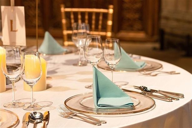 ラグジュアリーな空間でスペシャルディナーを堪能できる