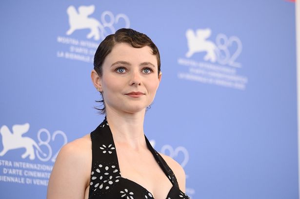 『ラストナイト・イン・ソーホー』(21)で主演を務めたトーマシン・マッケンジーも共演する