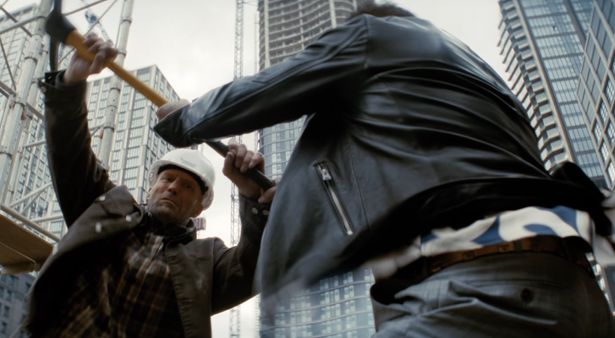 【写真を見る】現場監督のステイサムが攫われた上司の娘を奪還すべく、大暴れする場面写真が一挙解禁に